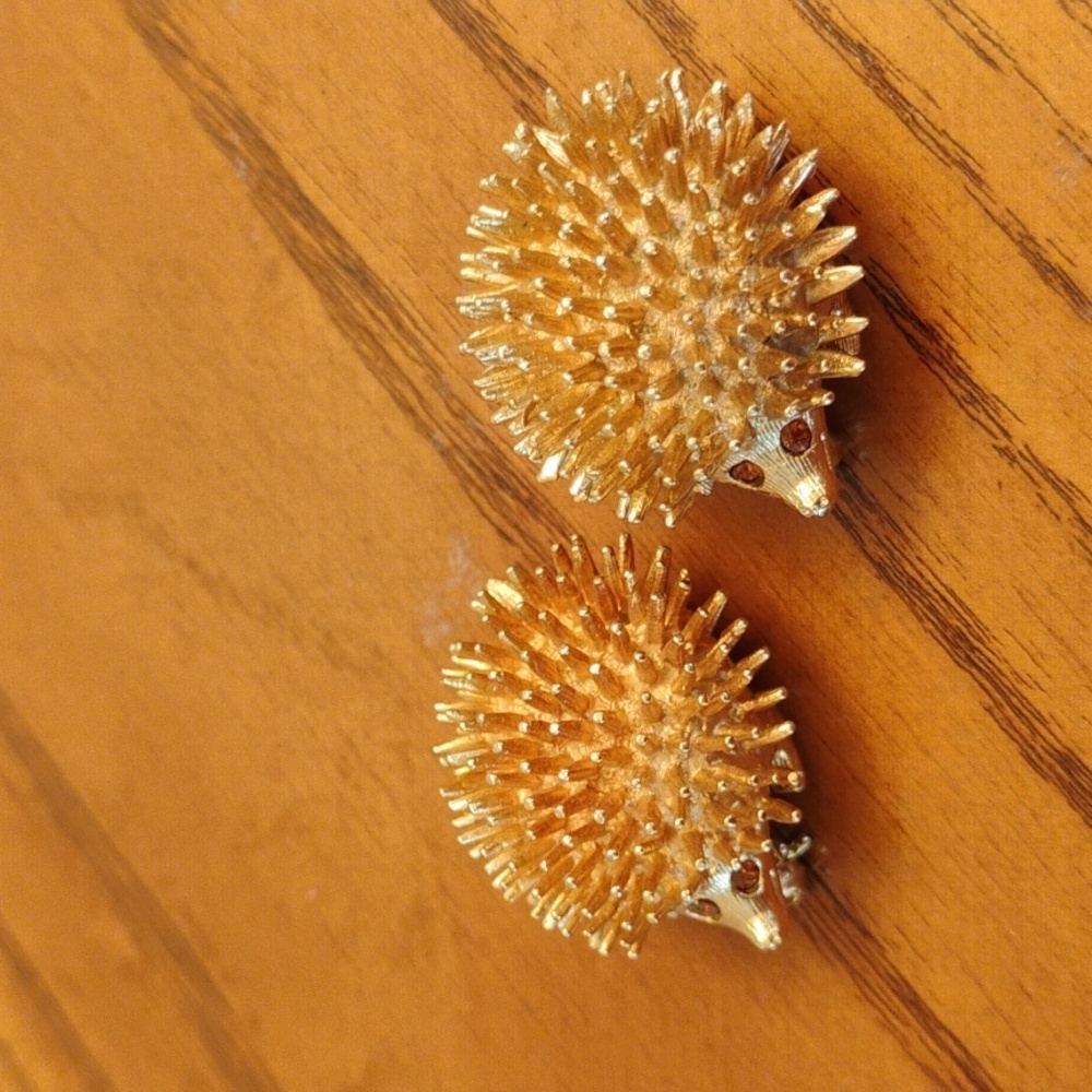 Sarah Coventry Hedgehog Brooches Gold Tone Brooches Set/2 Spines Vintage